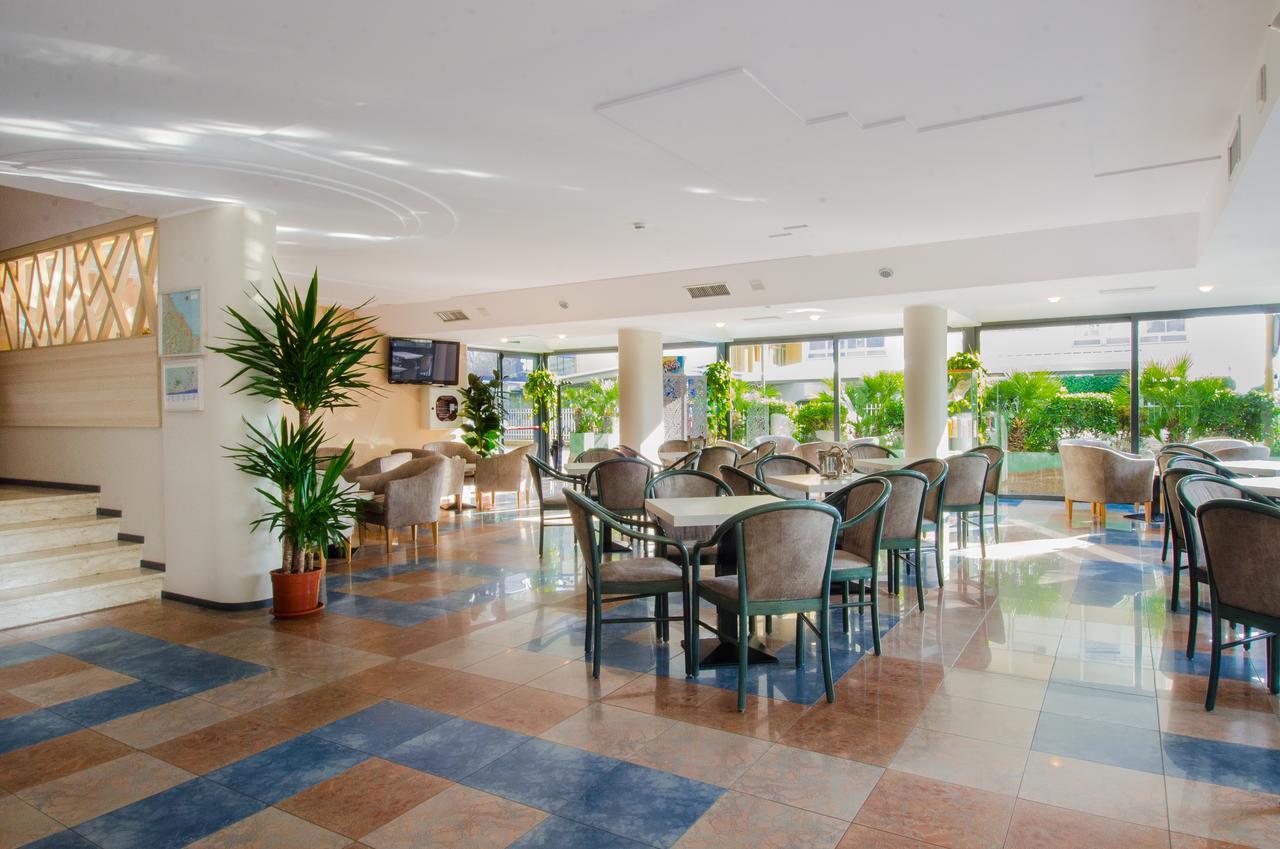 Hotel Nevada Белариа-Игеа Марина Екстериор снимка