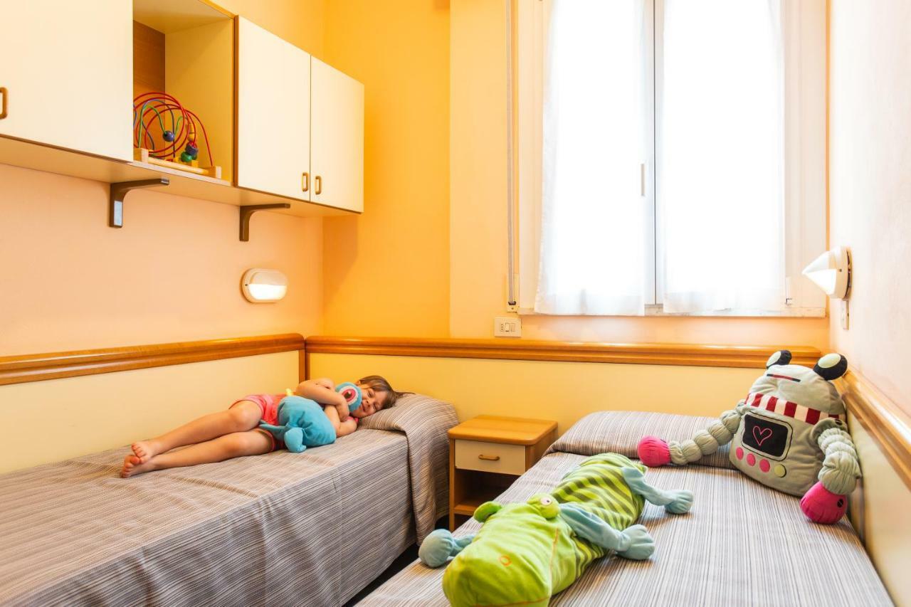 Hotel Nevada Белариа-Игеа Марина Екстериор снимка