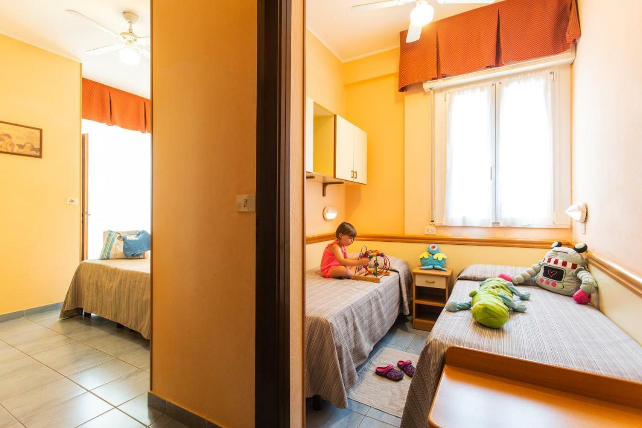 Hotel Nevada Белариа-Игеа Марина Екстериор снимка